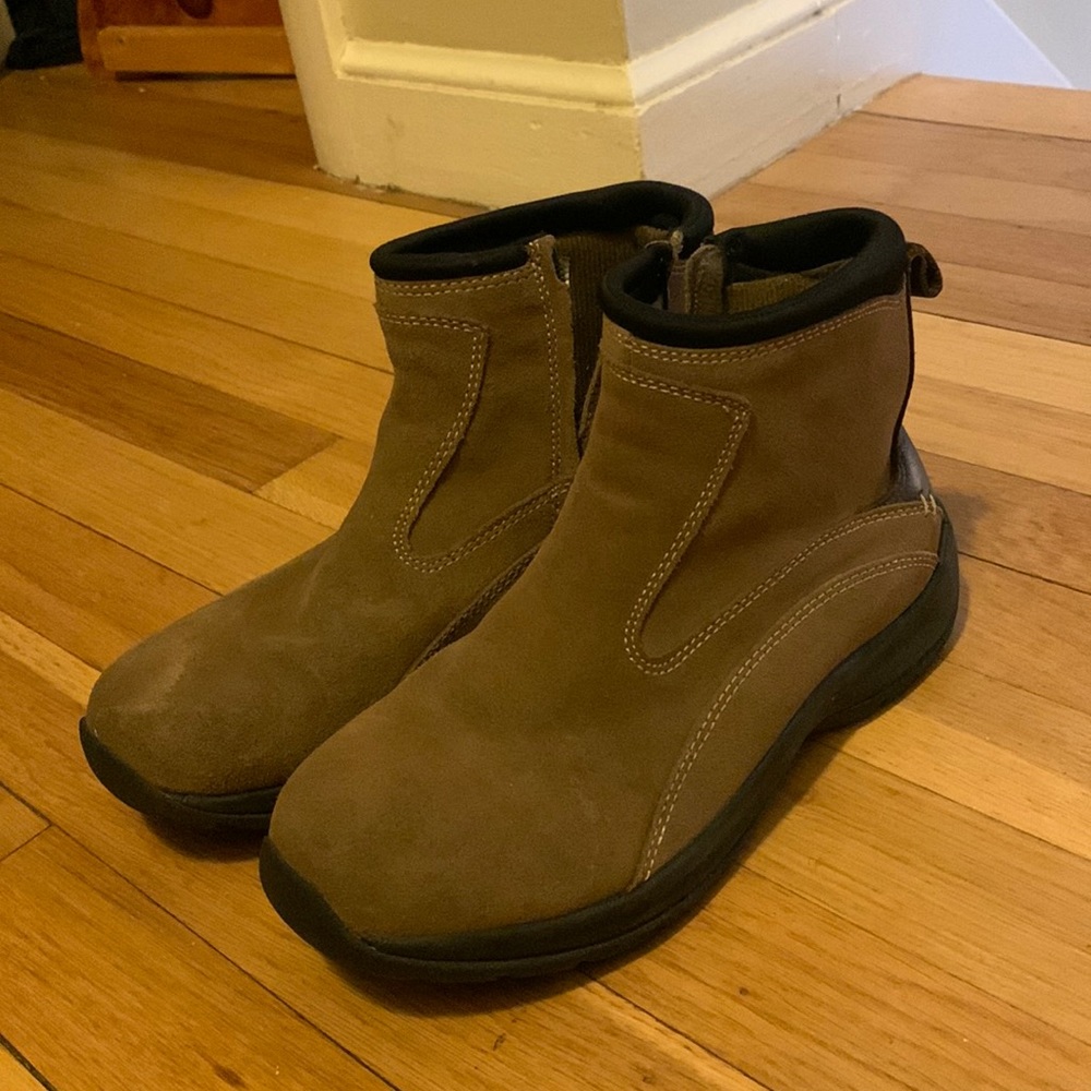 Lands End size 7 shoe